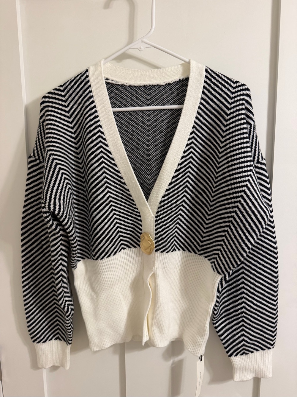 Commense Black and White Chevron V-Neck Cardigan with Cream Trim